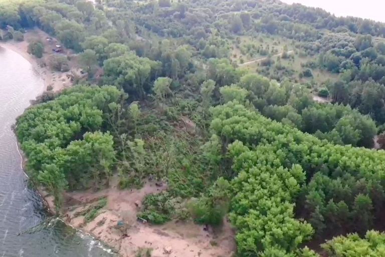 Настоящий смерч: жуткие кадры непогоды на Минском море, где погибла девушка