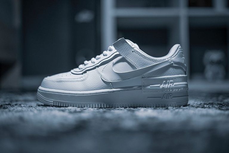 Nike выпустит кроссовки с "встроенной" открывашкой для пива Nike выпустит кроссовки с "встроенной" открывашкой для пива