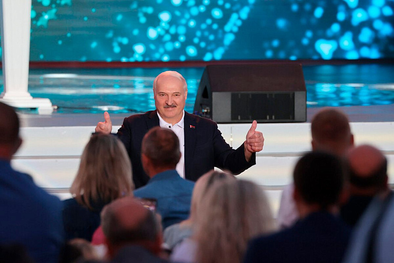 "Любите близких и Беларусь": Лукашенко выступил на празднике в Александрии "Любите близких и Беларусь": Лукашенко выступил на празднике в Александрии