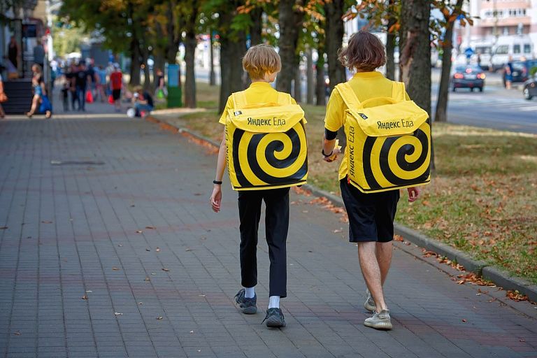 Работать ткачом или закрашивать граффити: куда устроиться молодежи в Минске Работать ткачом или закрашивать граффити: куда устроиться молодежи в Минске